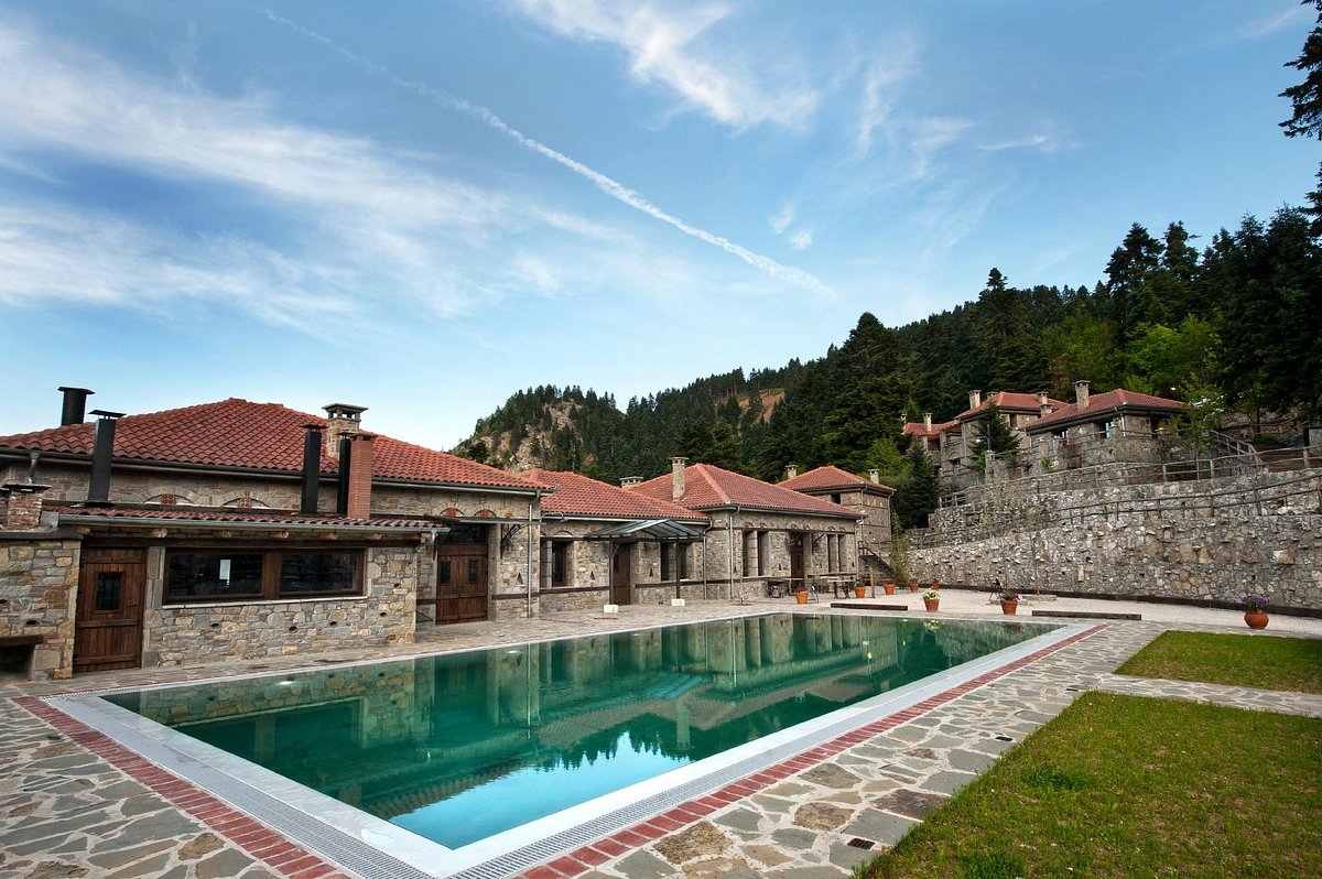 Montanema Handmade Village Pool